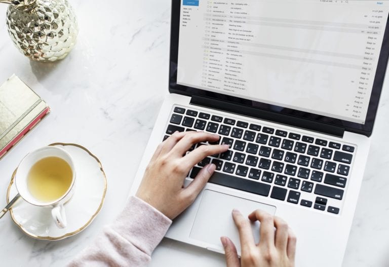 Are you looking for an easy fast way to contact parents? Or maybe make sure your parent email list is updated? Check out this free parent email request form and editable template at www.roommomrescue.com! #roommomrescue
