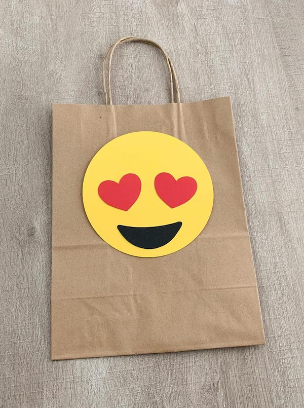 emoji heart-eyes treat bag